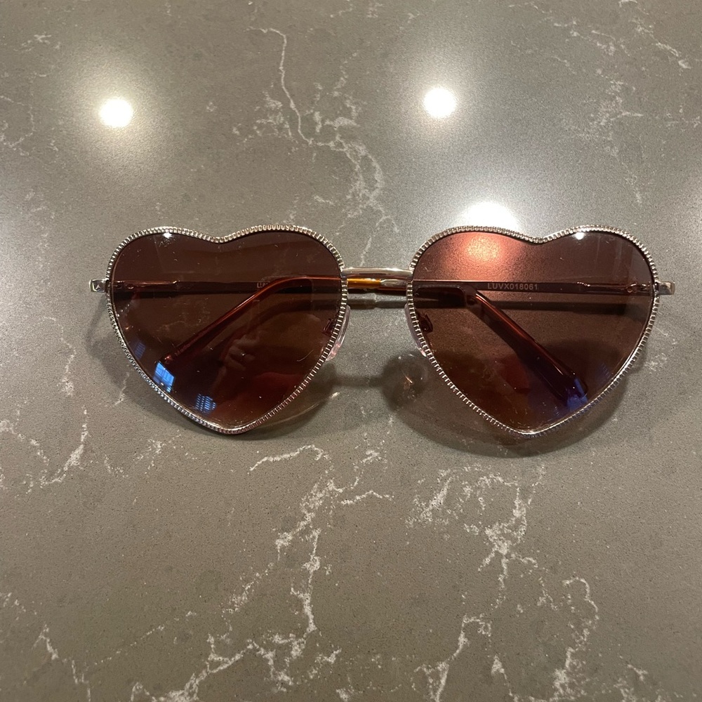 Heart shaped gold aviator sunglasses 😎 ❤️